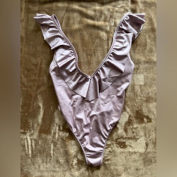Victoria’s Secret PINK Ruffle Deep V‎ One Piece Lavender Swimsuit Size Small - Picture 1 of 4